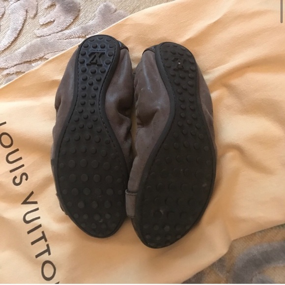 Classic Louis Vuitton Flats - Picture 3 of 8